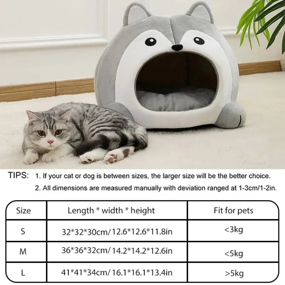 Cat lying on a gray wolf-shaped pet bed with product dimensions and fit information displayed.